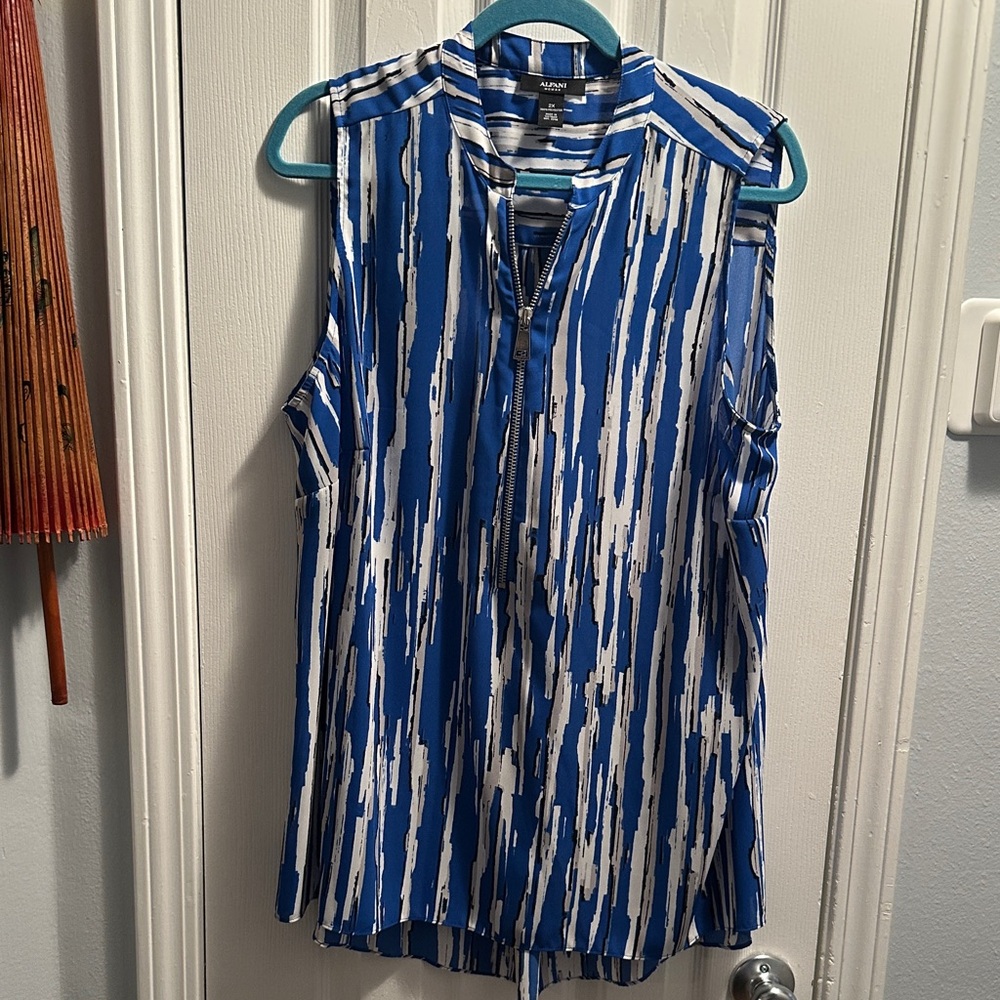 Alfani Blue and White Patterned Sleeveless Blouse